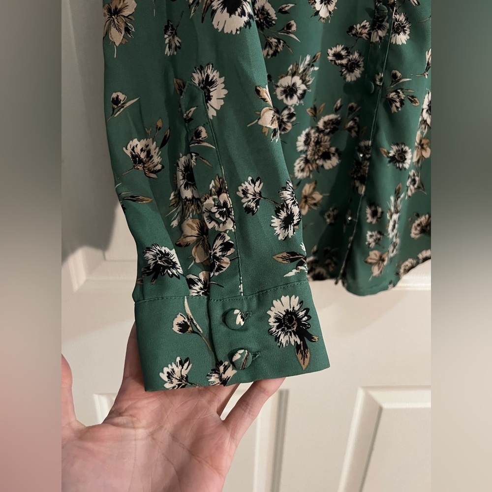 Floral Torrid Button Down Blouse 🔥 - Picture 6 of 7